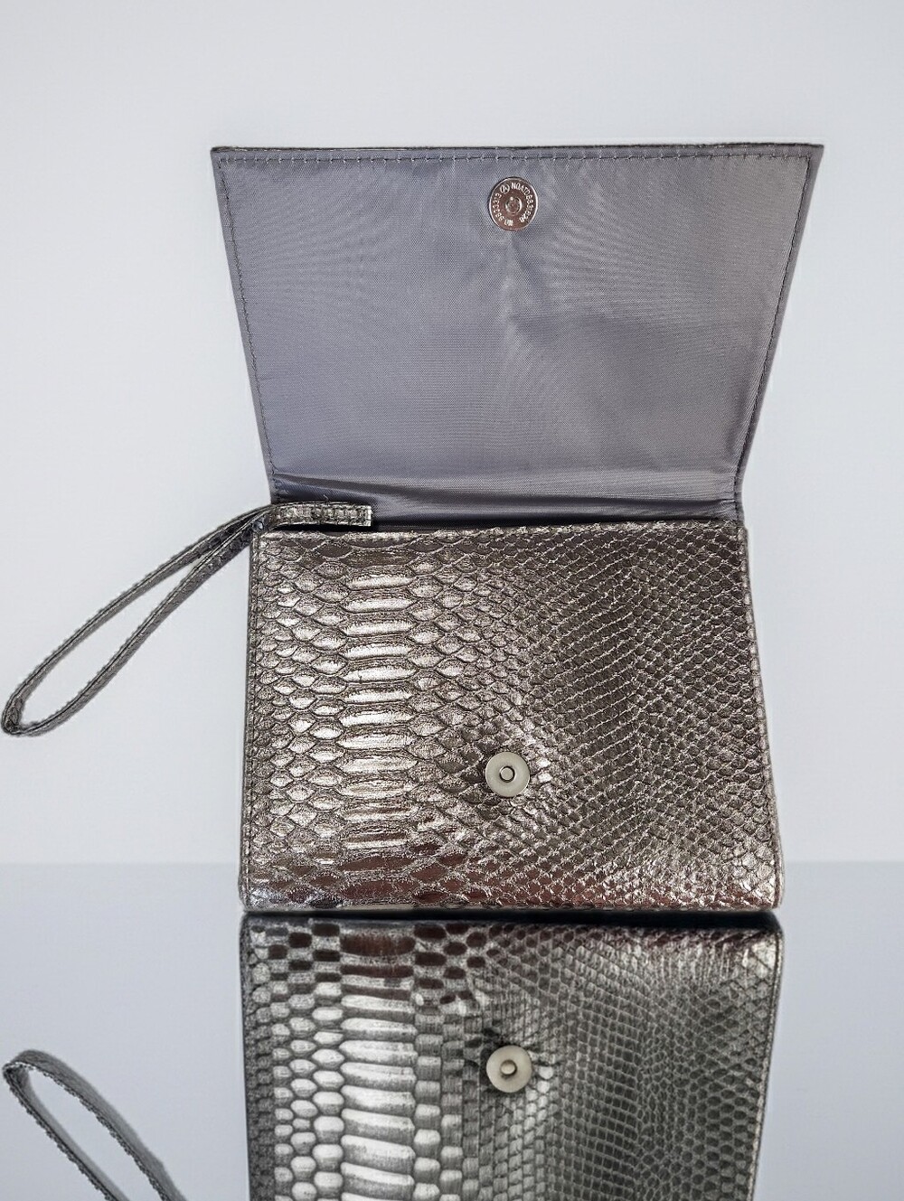 Neiman Marcus Clutch Purse Silver Metallic Crocodile Faux Leather Wristlet - Picture 9 of 10